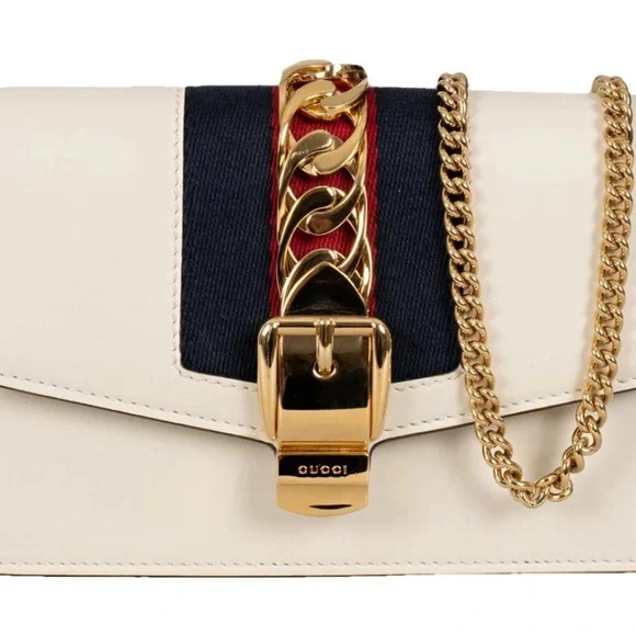 FLASH SALE!!!✨💎GORGEOUS💎✨ GUCCI Sylvie chain crossbody w/ COA, Dustbag & GWP.